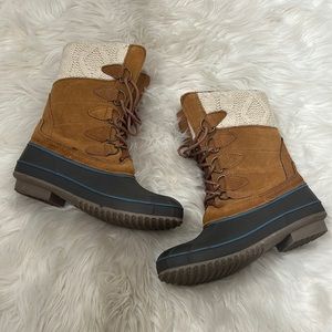 Tan lace up rain/snow boots